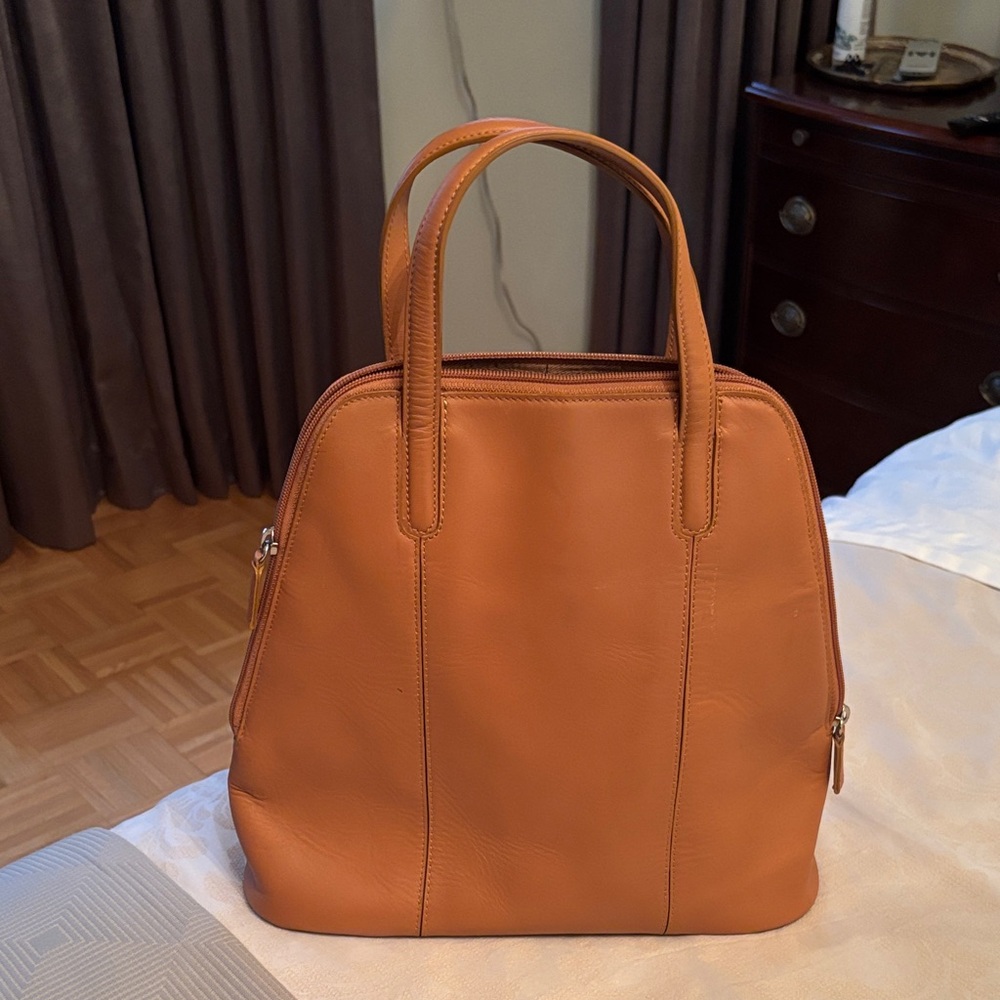 Elegant Tan Leather Handbag